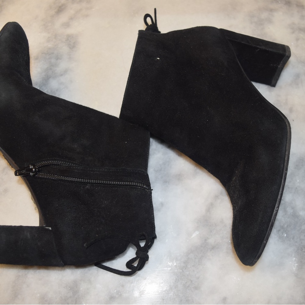 Stuart Weitzman - Picture 1 of 4